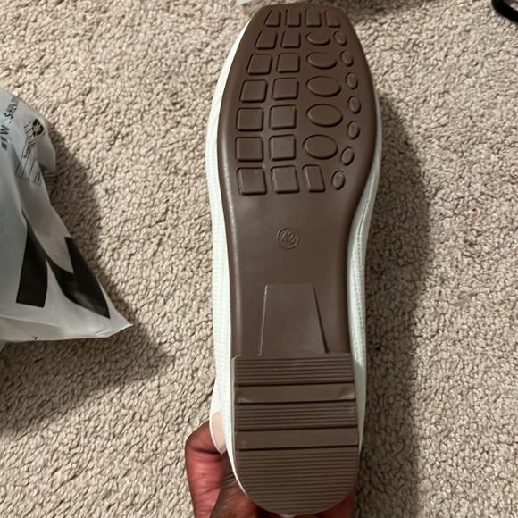 White flats - Picture 2 of 3